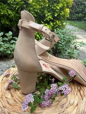 Vince Camuto Neutral Tan Block Heel Ankle Strap Sandals